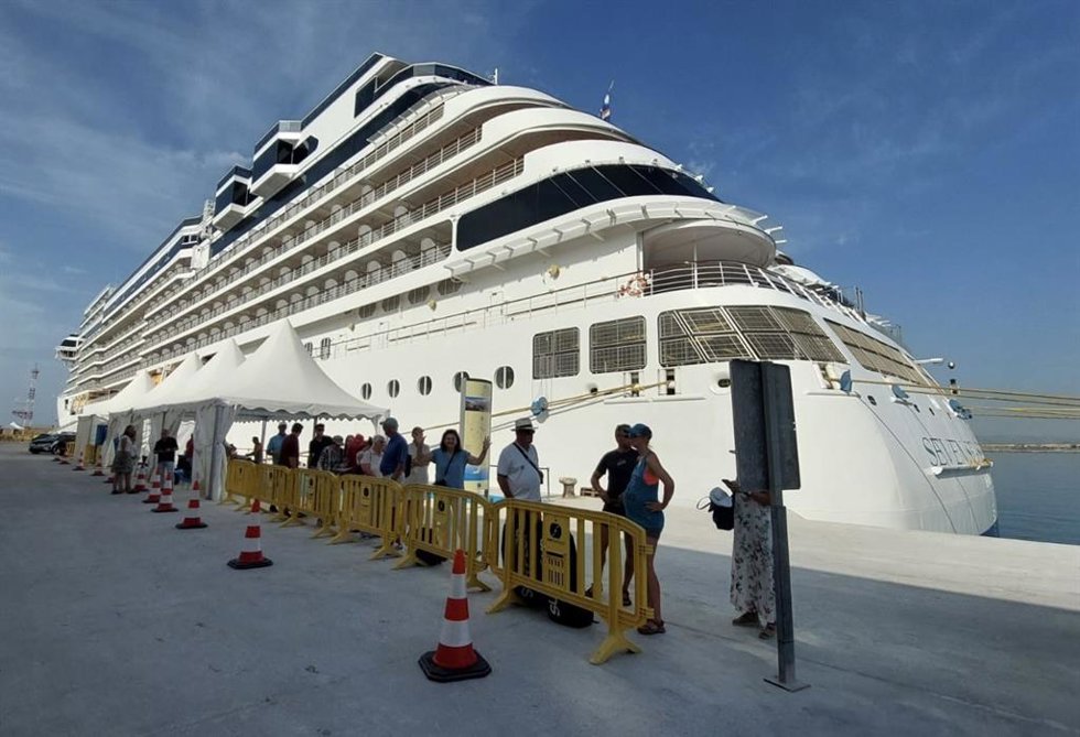 Crucero en un puerto