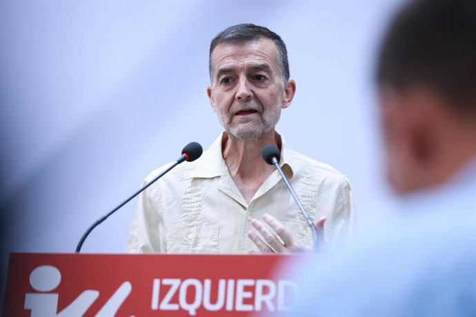 El coordinador federal de Izquierda Unida, Antonio Maíllo, ofrece una rueda de prensa en el inicio del curso político. A 1 de septiembre de 2025, en Sevilla, Andalucía (España)
