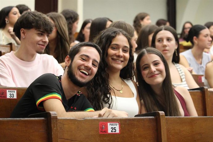 Nuevos estudiantes en la US, en titulaciones innovadoras como IA.