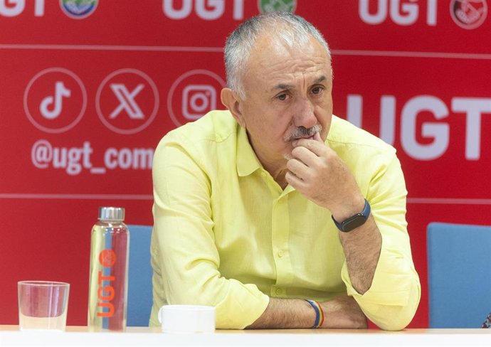 Archivo - El secretario general de UGT, Pepe Álvarez, durante una rueda de prensa, en la sede de UGT, a 1 de agosto de 2025, en Madrid (España).