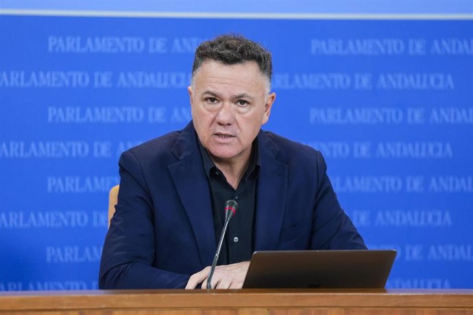 Archivo - El portavoz adjunto del Grupo Por Andalucía, Juan Antonio Delgado