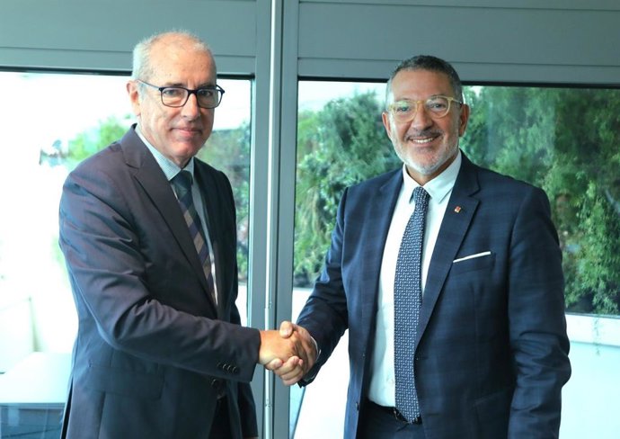 El conseller Miquel Sàmper junto al presidente del Puerto, José Alberto Carbonell