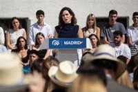 Ayuso, sobre las incidencias ferroviarias: "Pasa porque ponen a los más inútiles al frente de las administraciones"