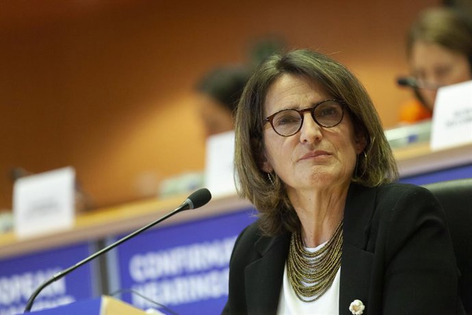Archivo - La candidata a la vicepresidencia ejecutiva de Transición Limpia, Justa y Competitiva, y a la cartera de Competencia de la Comisión Europea, Teresa Ribera, durante su intervención en el Parlamento Europeo en el proceso de audiencia para la confi