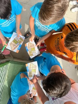 Más de 1.600 niños participan en los campamentos deportivos municipales de verano en Torremolinos (Málaga).