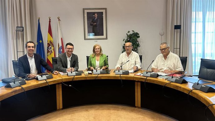 Mesa del Parlamento de Cantabria