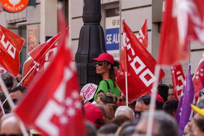 Archivo - Concentración de CCOO y UGT el pasado mes de julio por los incumplimientos del Gobierno con los funcionarios