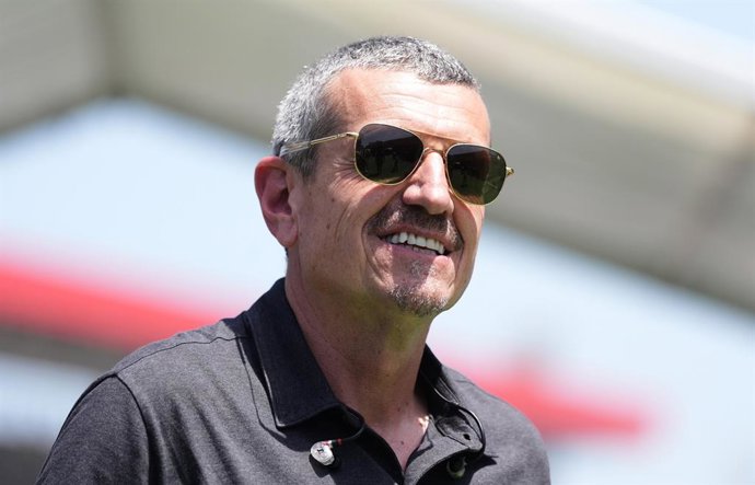 Archivo - 01 June 2025, Spain, Barcelona: Former Haas team principle Guenther Steiner arrives at the Circuit de Barcelona-Catalunya for the Formula One Spanish Grand Prix. Photo: Bradley Collyer/PA Wire/dpa