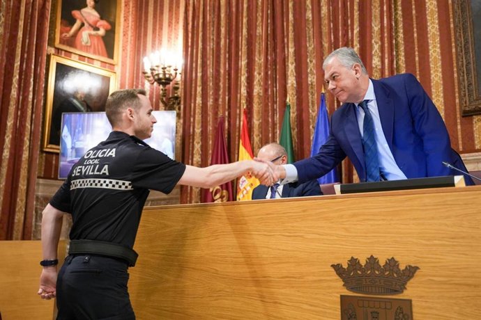 Toma de posesión de nuevos efectivos de la Policía Local (Sevilla).