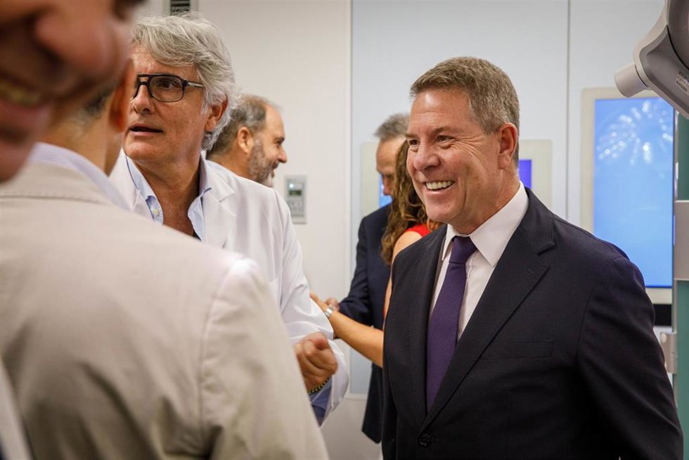 El presidente de Castilla-La Mancha, Emiliano García-Page, visita al nuevo edificio polivalente del Complejo Hospitalario Universitario de Albacete.