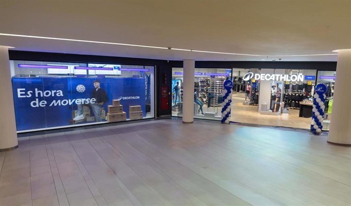 Decathlon abre una nueva tienda en el Centro Comercial Saler de Valencia.