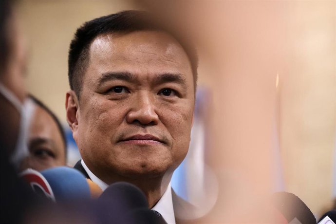 Archivo - El líder del partido opositor Bhumhjaithai, Anutin Charnvirakul.