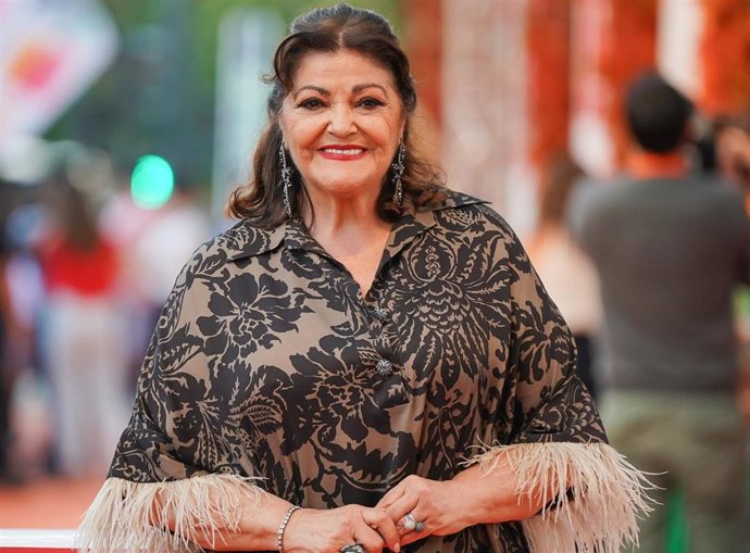 La actriz Charo Reina posa en la alfombra naranja de la XVII edición del FesTVal de Vitoria durante la presentación de 'Masterchef Celebrity'