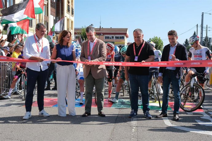 Salida de la Vuelta Ciclista a España desde Cabezón de la Sal