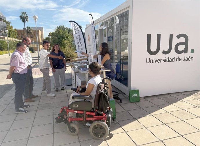 Punto de información al alumnado instalado en el Campus Las Lagunillas.