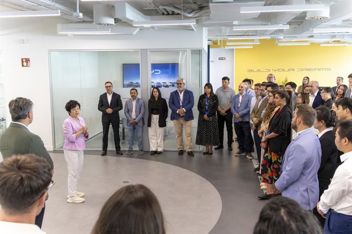 La vicepresidenta Ejecutiva de la compañía BYD, Stella Li.