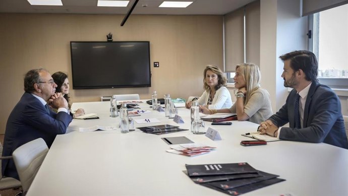 Reunión de representantes de la Comunidad de Madrid con la empresa aeroespacial Airbus