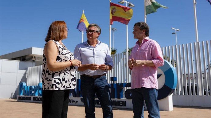 Manuel Gavira (c.), este viernes en Algecoras (Cádiz)