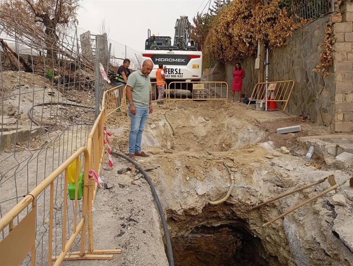 El alcalde de Otura, Nazario Montes, en imagen de archivo en una visita de obras