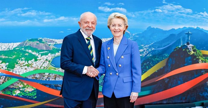 Archivo - La presidenta de la Comisión Europea, Ursula von der Leyen, y el presidente de Brasil, Luiz Inacio Lula da Silva, en una foto de archivo.
