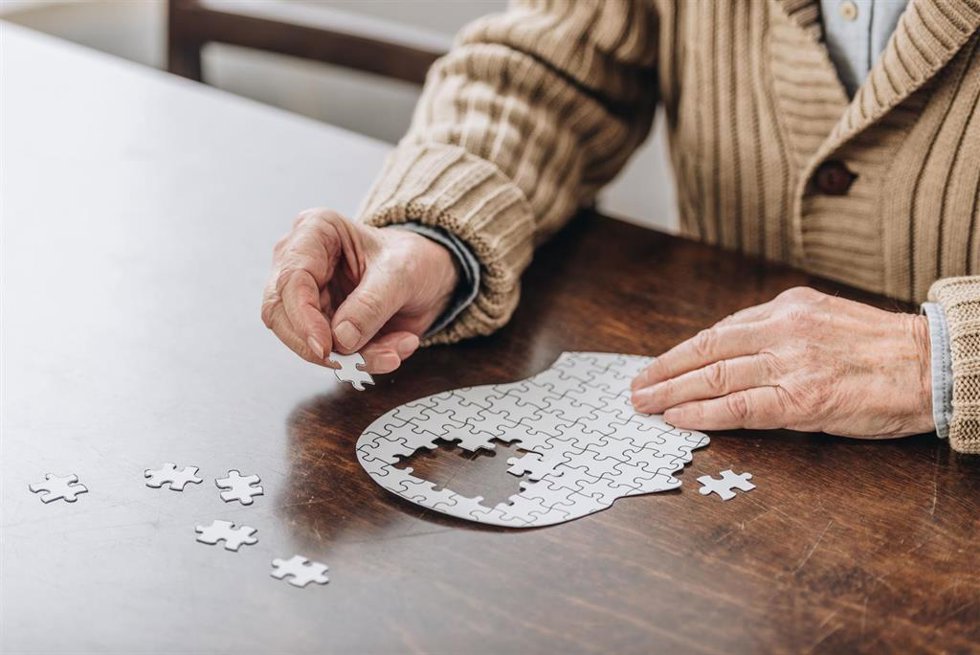 El Hospital Quirónsalud Zaragoza impulsa talleres de memoria y actividad física para pacientes con patologías neurodegenerativas.