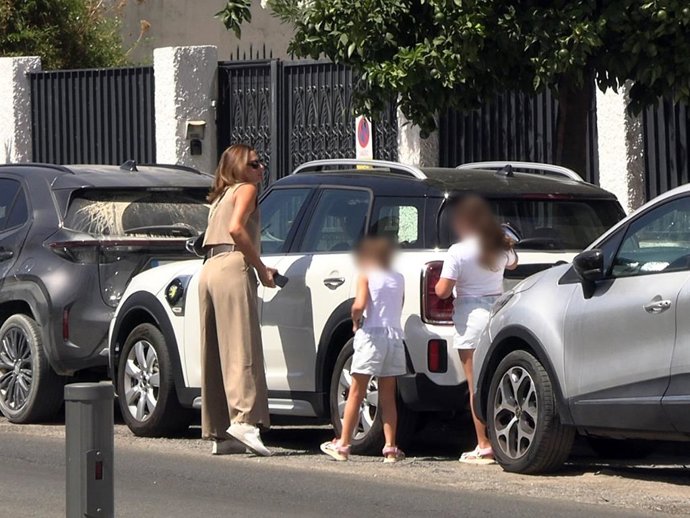 IRENE ROSALES Y SUS HIJAS