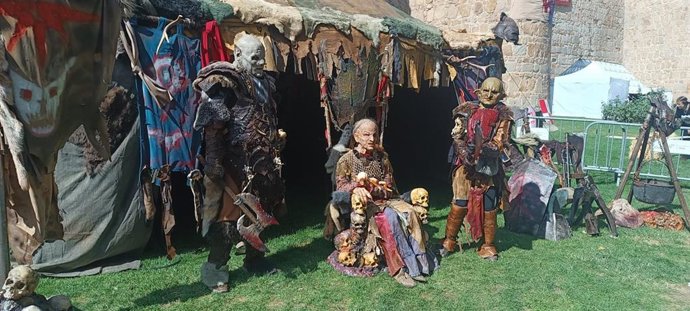 Compañías nacionales e internacionales amenizan el Mercado de las Tres Culturas de Ávila que se celebra hasta el domingo