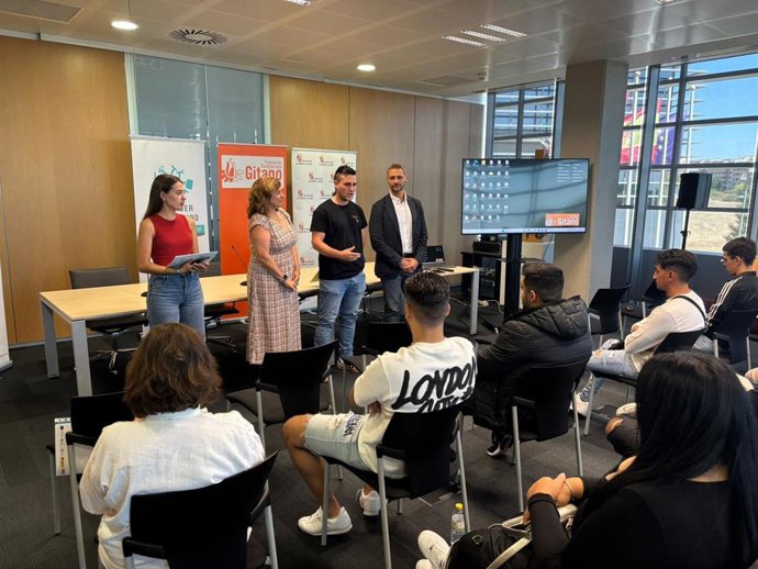 El gerente del Servicio Público de Empleo de Castilla y León, Jesús Blanco, ha clausurado hoy el programa 'Aprender Trabajando y Formándote', de la Fundación Secretariado Gitano