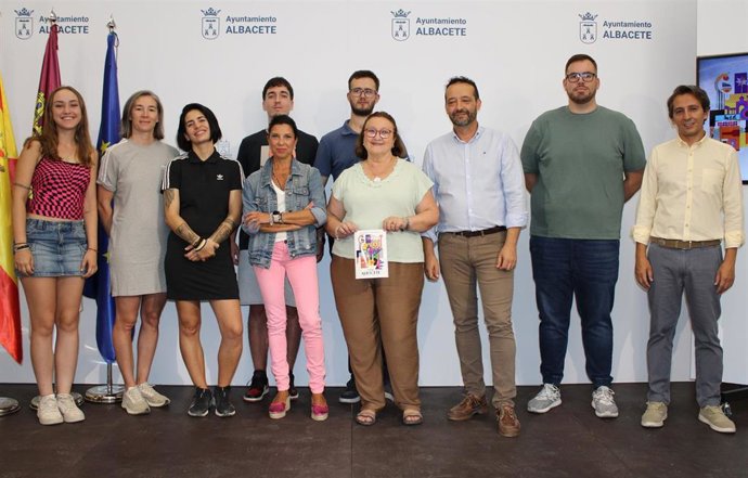 Los concejales de Juventud y de Proximidad, Gala de la Calzada y Carlos Calero, presentan el Joven Fest'.