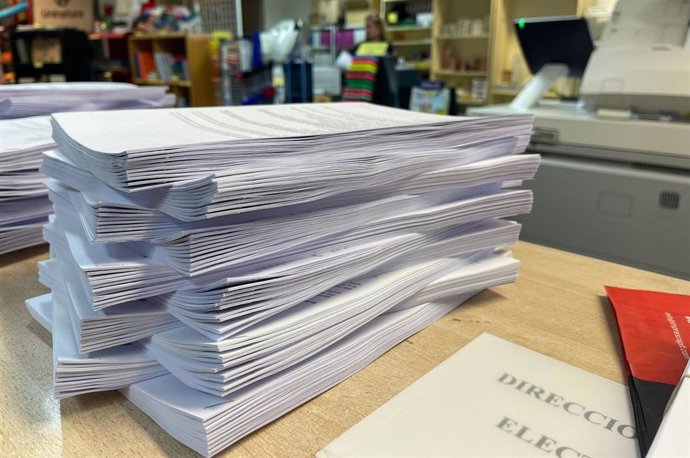 Una pila de exámenes.