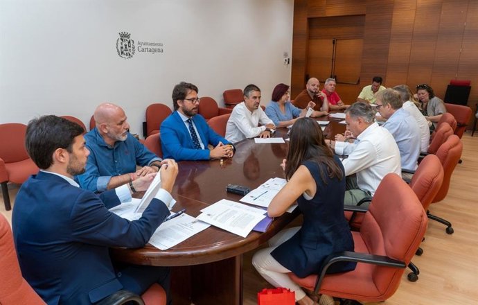 Reunión de la Comisión Informativa de Hacienda e Interior, reunida bajo la presidencia del concejal del área, Ignacio Jáudenes