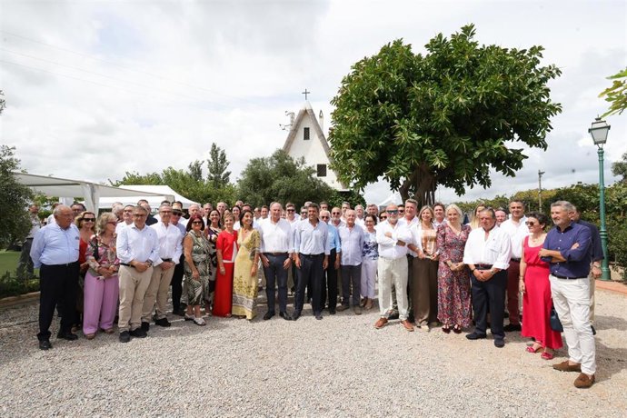 Encuentro con empresarios organizado por la Cámara de Comercio de Valencia en l'Albufera de València, al que ha asistido el president de la Generalitat, Carlos Mazón.