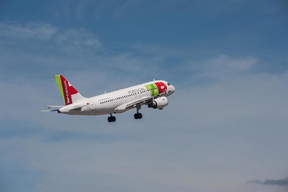 Archivo - Avión de TAP.