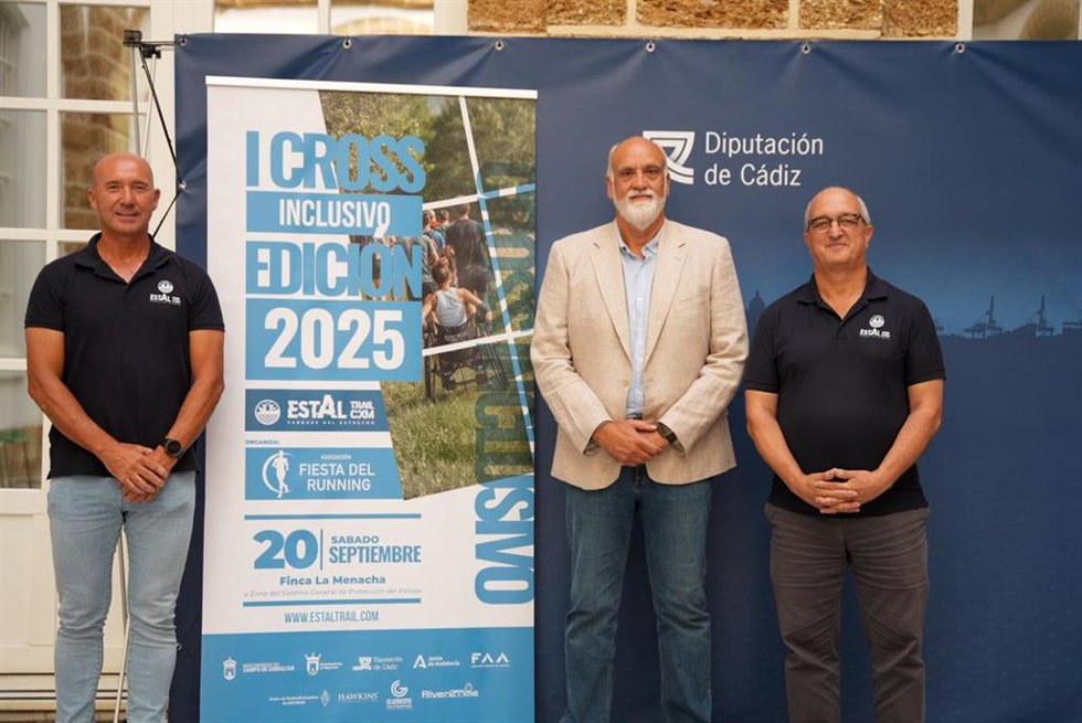 El vicepresidente segundo de la Diputación de Cádiz y responsable de su servicio de Deportes, Javier Vidal, en la presentación de la Cross Estal Trail Parques del Estrecho
