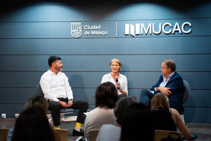 La muestra 'Mona Kuhn. Y tu desnudo será un gran poema' ha sido inaugurada este viernes con la presencia de la propia artista junto a Luis Lafuente y Salvador Nadales.