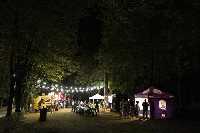 Archivo - A la derecha, un punto lila de la Diputación de Barcelona.