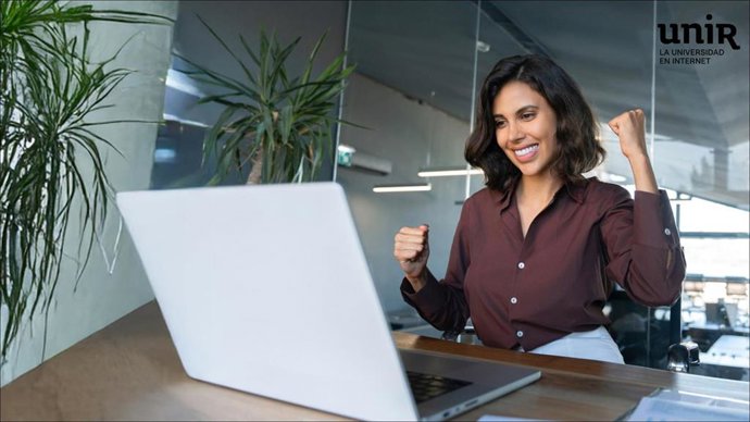 UNIR y OIJ lanzan 30 becas para impulsar el talento académico de jóvenes peruanos