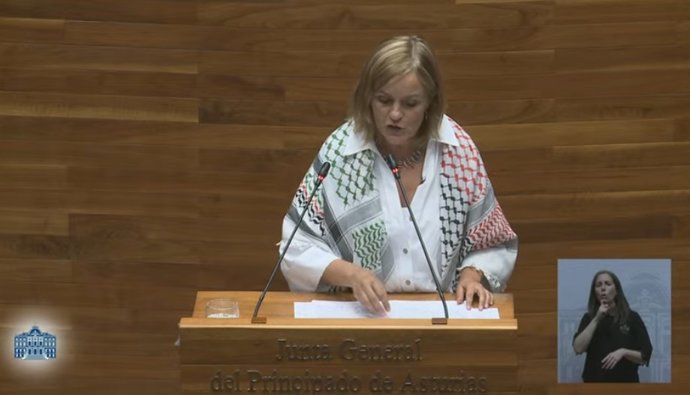 La diputada del Grupo Mixto, Covadonga Tomé, durante su intervención en el Pleno institucional por el Día de Asturias.