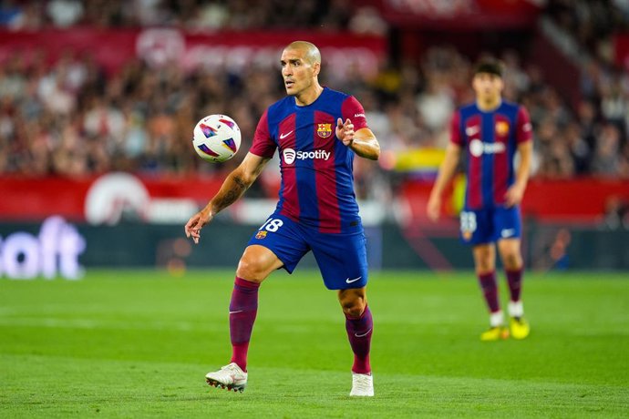 Archivo - Oriol Romeu of FC Barcelona in action during the Spanish league, LaLiga EA Sports, football match played between Sevilla FC and  FC Barcelona at Ramon Sanchez-Pizjuan stadium on May 26, 2024, in Sevilla, Spain.
