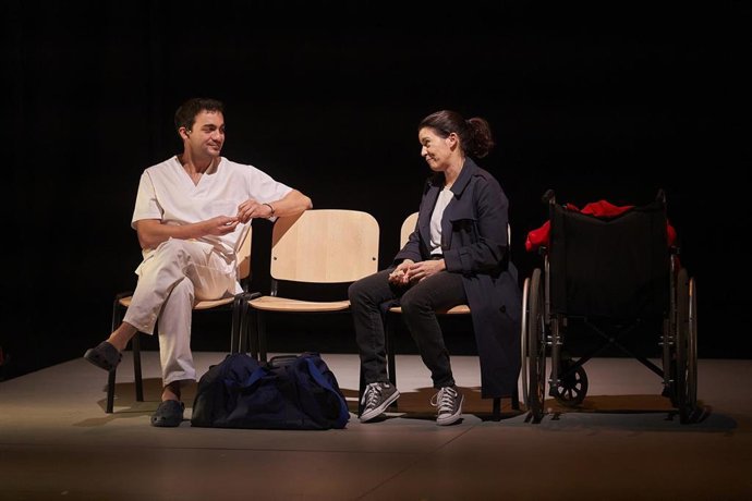 Archivo - Imagen de la obra teatral 'El pes d'un cos' de la dramaturga Victoria Szpunberg