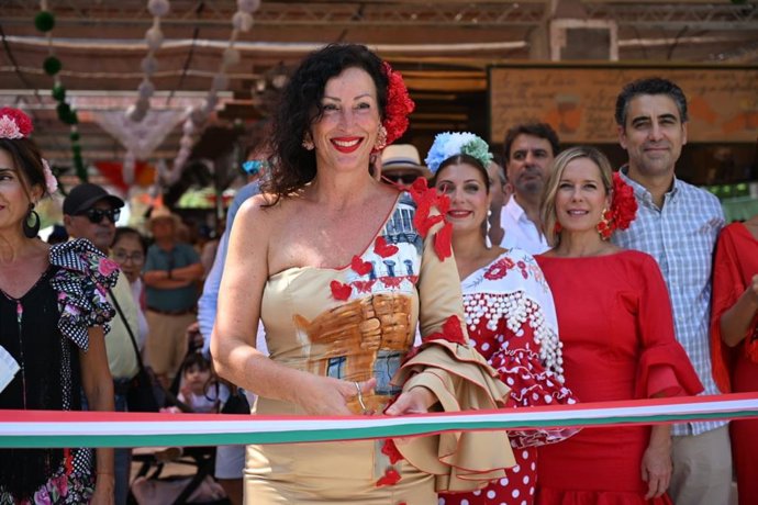 La alcaldesa de Almería, María del Mar Vázquez, en la inauguración de la Feria del Mediodía.