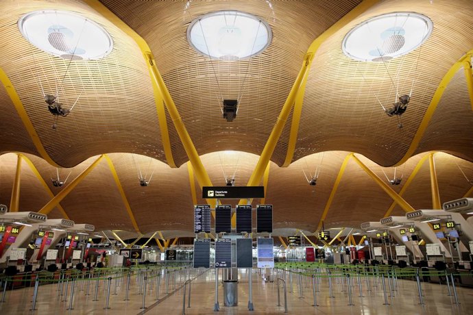 Archivo - Instalaciones internas de la Terminal 4 del Aeropuerto Adolfo Suárez Madrid-Barajas.