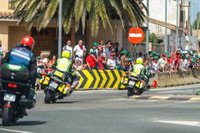 La Guardia Civil detiene a 12 personas por cortar el paso de La Vuelta Ciclista en plena etapa en Asturias
