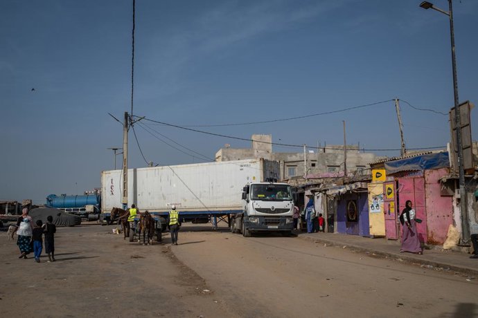 Archivo - February 8, 2025, Cayar, Thies, Senegal: A refrigerated truck on a street in Cayar, in the Thies region of Senegal, on February 8, 2025. Cayar, a fishing village of about 20,000 inhabitants located approximately 60 km north of Dakar on the Grand