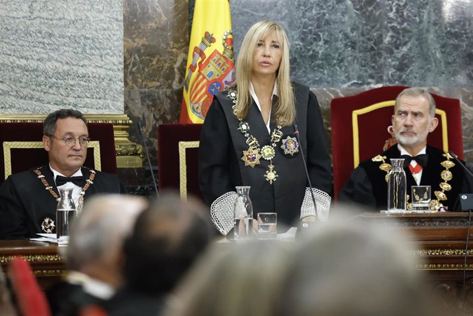 El fiscal general del Estado, Álvaro García Ortiz; la presidenta del Tribunal Supremo y del Consejo General del Poder Judicial, Isabel Perelló; y el Rey Felipe VI durante el acto de apertura del año judicial 2025/2026.