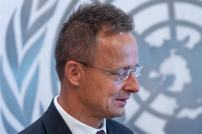 Archivo - 23 de julho de 2025, Bronx, Nova York, EUA: Peter Szijjarto, ministro das Relações Exteriores e do Comércio da Hungria, reúne-se com o secretário-geral Antonio Guterres na sede das Nações Unidas em Nova York, em 23 de julho de 2025