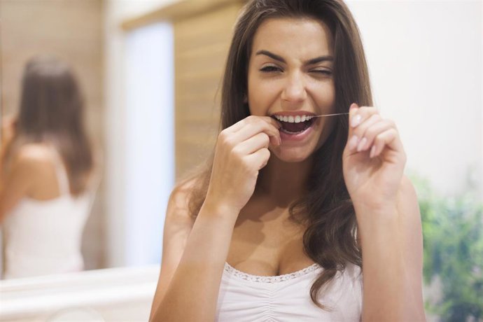Archivo - Hilo dental