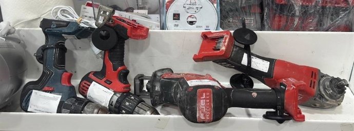 Parte de las herramientas robadas y localizadas en una tienda de segunda mano.