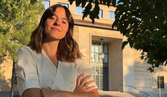 La estudiante del Grado de Periodismo en la Universidad de Zaragoza (UZ) y ganadora del V Premio Defensa y Yo, Ana Estaún Ortega,