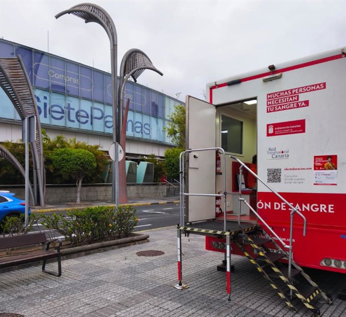 Unidad móvil de donación de sangre del SCS